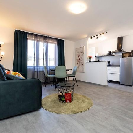 מאלי לוסיניי Providenca Accommodation חדר תמונה
